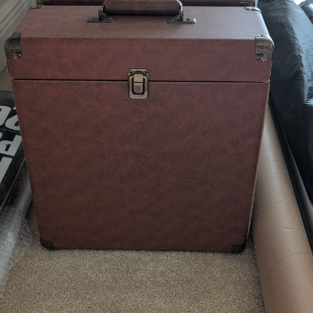Vynil Recods Vintage-Style Brown Storage Trunk